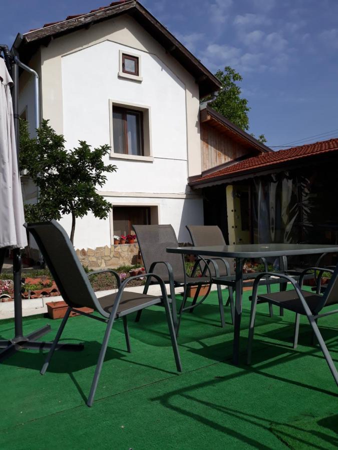 Popovi Koshari Guest House Dolno Panicherevo Bagian luar foto